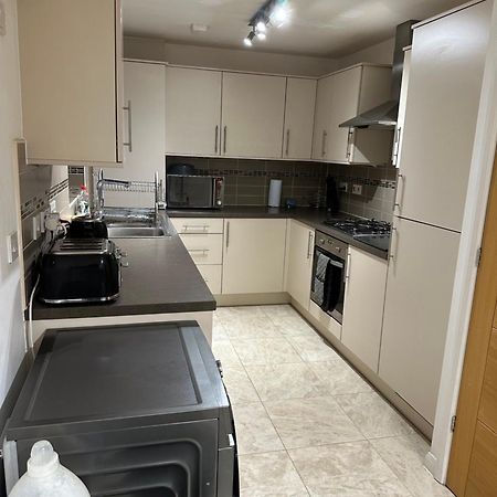 Cosy Double Bedroom In Newcastle Upon Tyne - Access To Shared Kitchen, Shared Lounge And Shared Conservatory Areas Inc Sky Tv And Netflix Exteriér fotografie